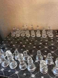Crystal chess set