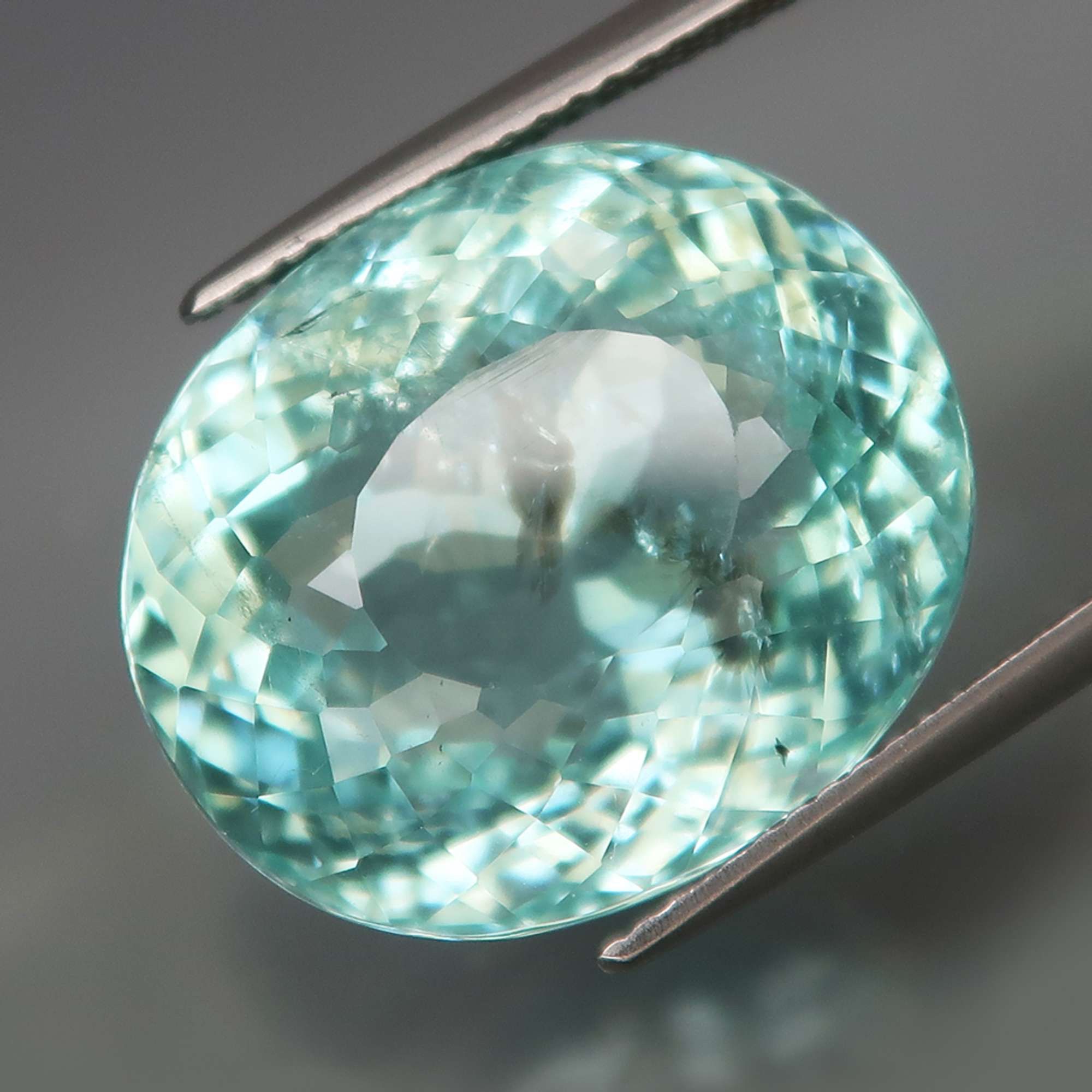 Natural Aquamarine 22 ct Oval – Light Ice Blue – Internal Feather – Brazil