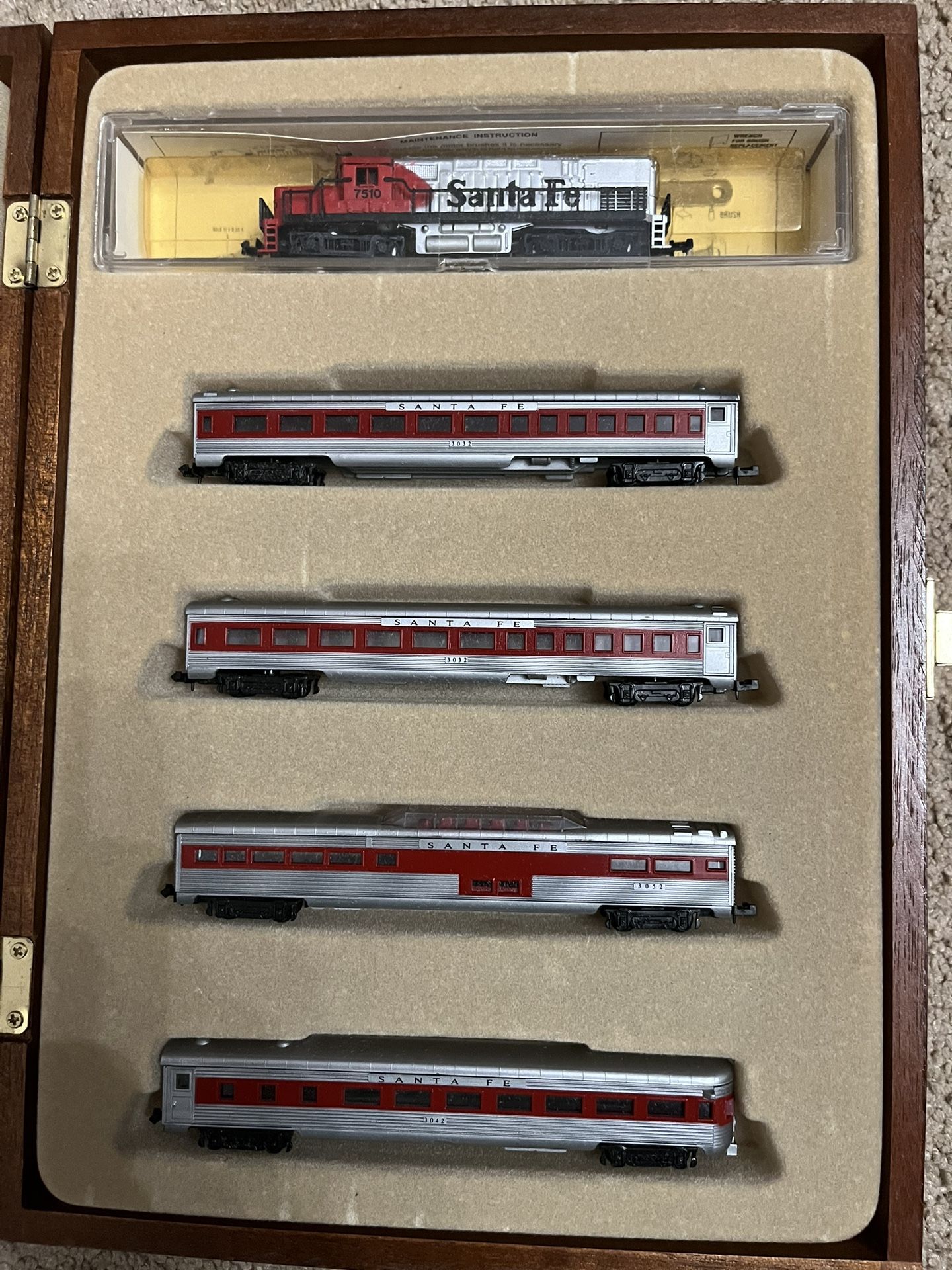 Model Power N Scale Santa Fe Super Liner Train