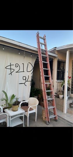 Excellent Condition wide variety of 24ft Fiberglass extension ladders