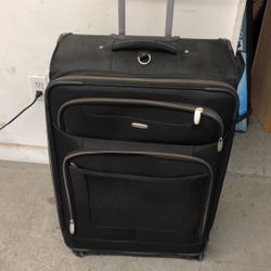 30 inch luggage good condition like New 