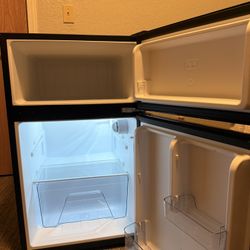 Vissani Mini Fridge