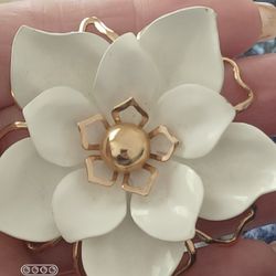 Vtg.Rare " EMMONDS" white Enamel& Gold Tone Flower Pin