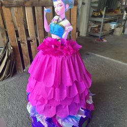 Huntrix Zoey Demon Hunters Dress Style Tower Pinata With Balls