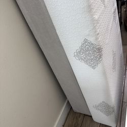 Twin mattress and boxspring (Delivery available !!)