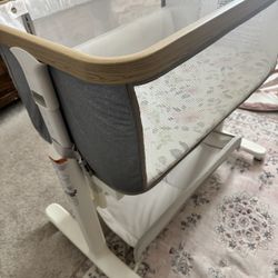 VavaSoo Rocking Bassinet