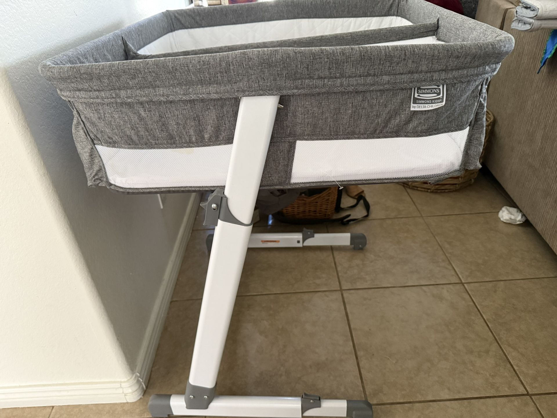 Twin Bassinet For sale In New Condition 