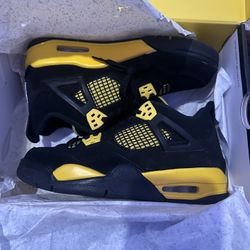 Air Jordan 4 Retro ‘Thunder’ 2023