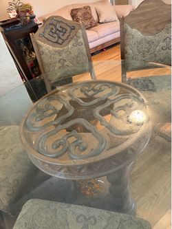 Never been set on no scratches beautiful table