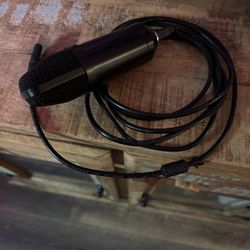 USB Condenser Microphone – Plug & Play for Podcasting or Streaming