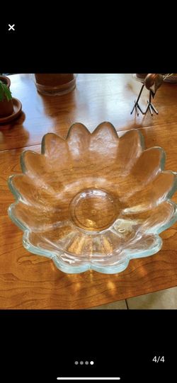 Beautiful Scalloped heavy glass serving bowl