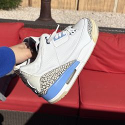 JORDAN 3 UNC’S size 8 