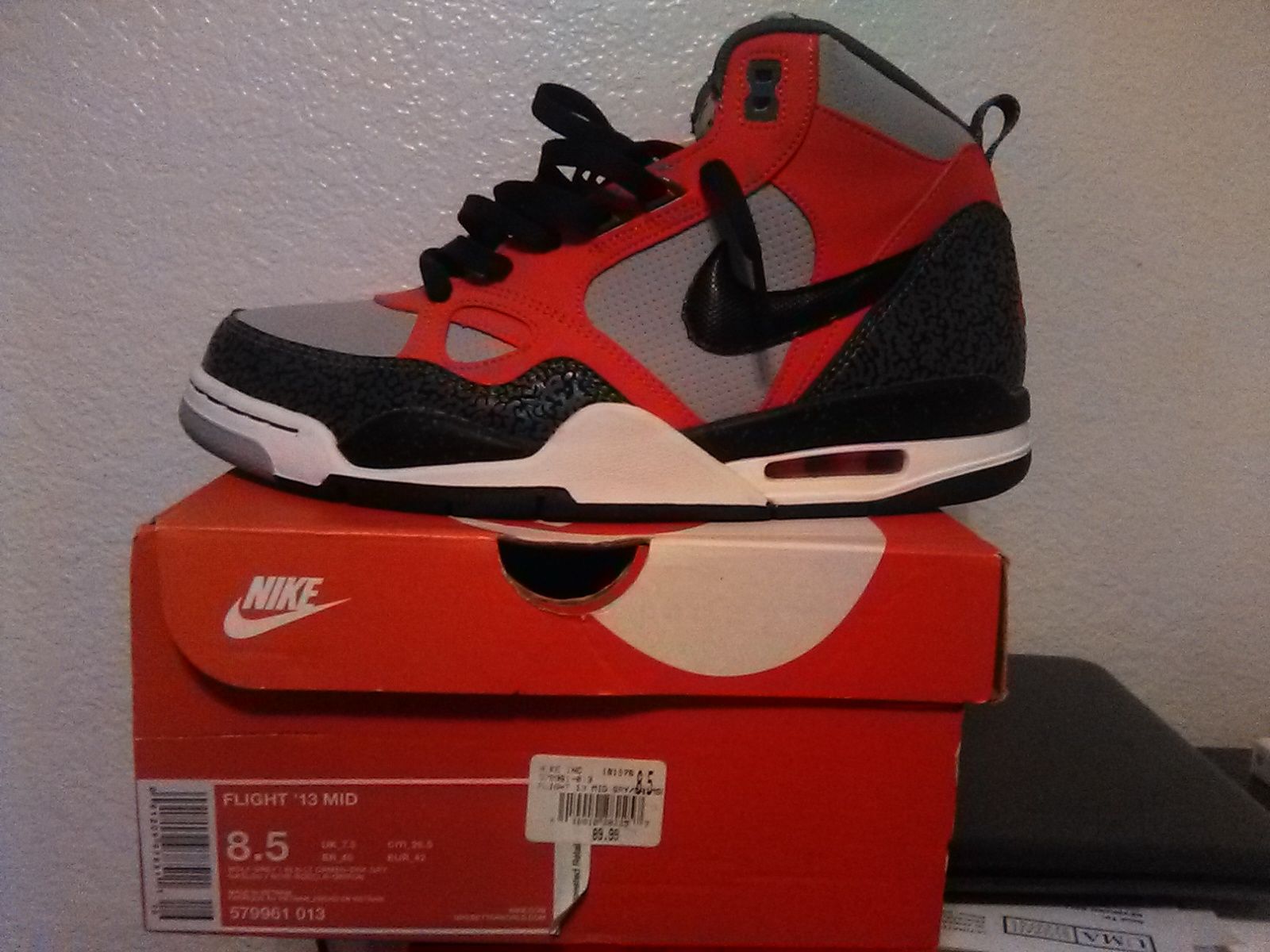 Men Nike air flight 2013 size 8.5