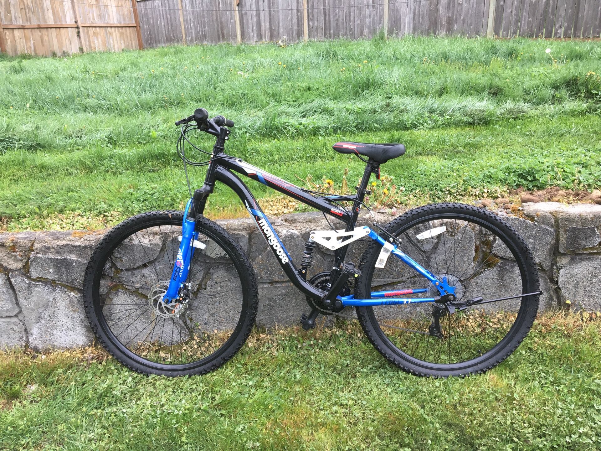 Mongoose ledge 3.1 men’s mountain bike
