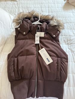 NEW HOLLISTER VEST SIZE M
