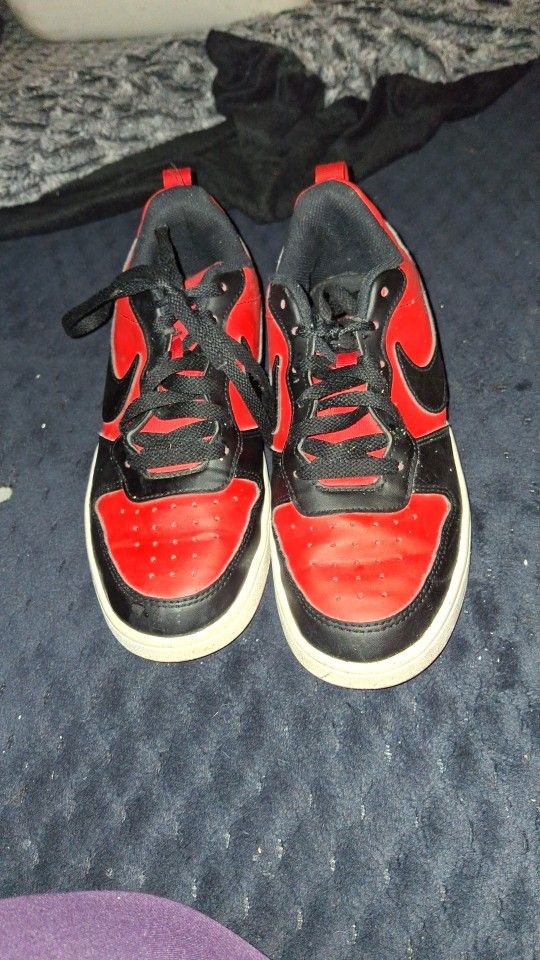 Boys Black And Red Colored Shoes Size 5