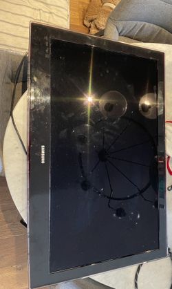 43in SAMSUNG TV w/ SANUS MOUNT