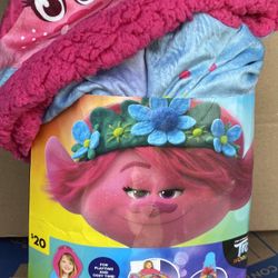 Trolls Snuggle Comfy Hooded Wrap