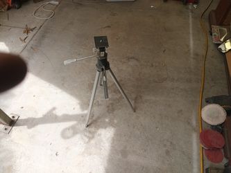 Tripod 24in To 5ft Plus Another 18in The Top Cranks Up.