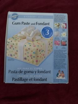 Wilton Level III Gum Paste and Fondant Kit