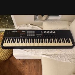 Akai MPK88 