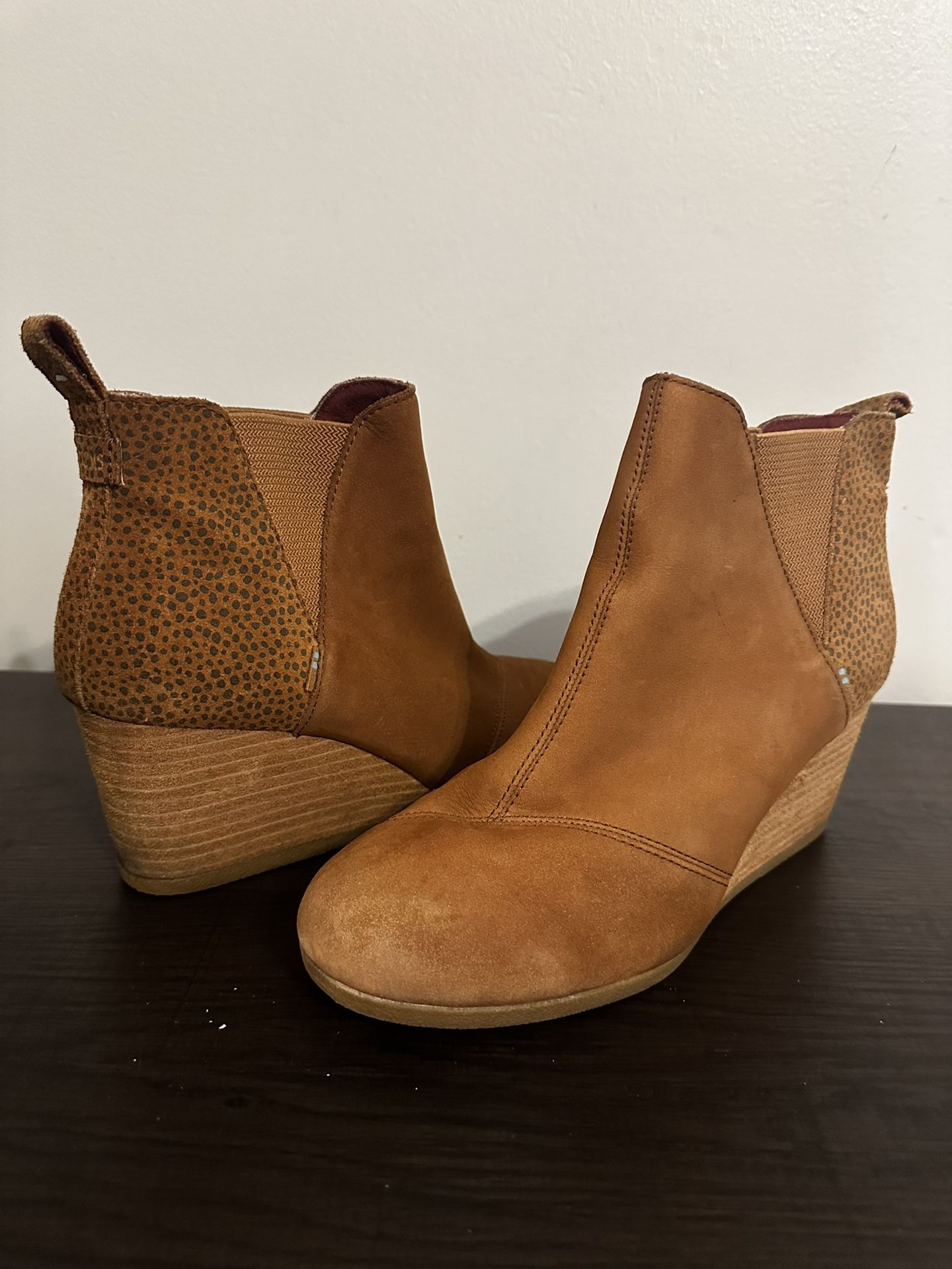TOMS wedge