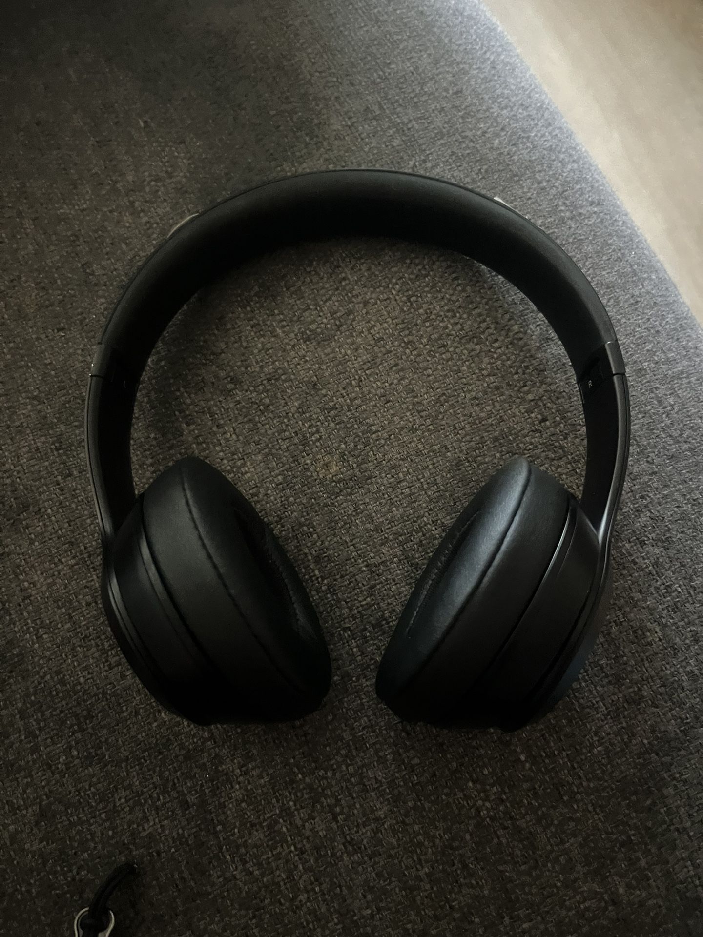 Beats Black Solo 3
