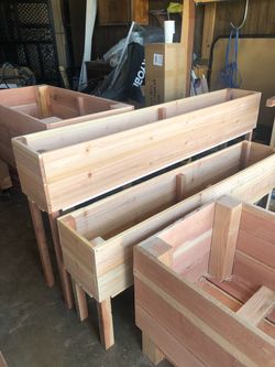 Custom Beautiful privacy wall Tomato Tower Planter Box Garden Bed Decor Outdoor Design cedar redwood
