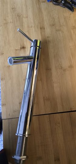 Chrome Faucet 12" Single Hole Faucet with Supply Lines