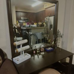 vanity table with mirror 