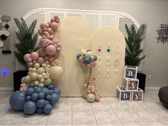 Balloon arches