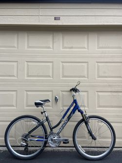 Giant Sedona DX Step-Through Comfort Hybrid Bike – Small Frame