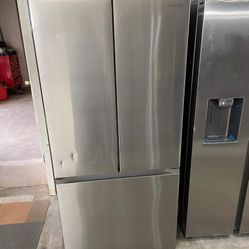 Samsung 32’ Wide Refrigerator 