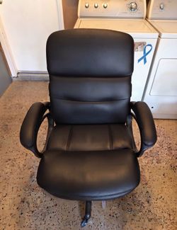 Black Leatherette Computer Chair OBO