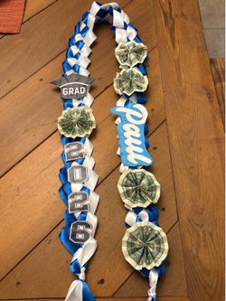 grad custom leis