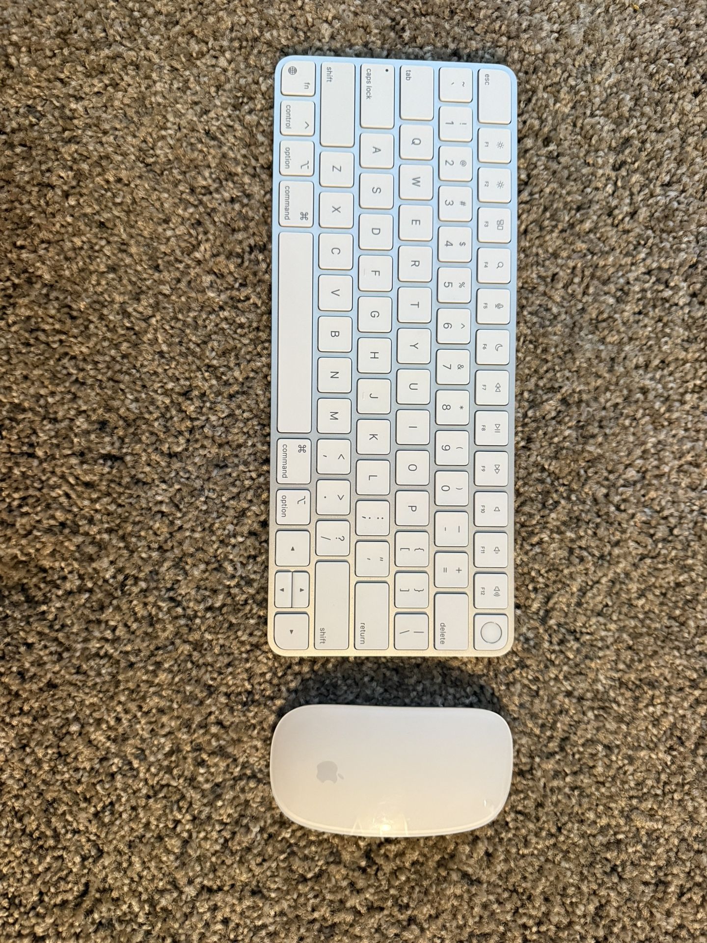Apple Keyboard & Mouse