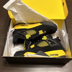Jordan 4 Retro Thunder 