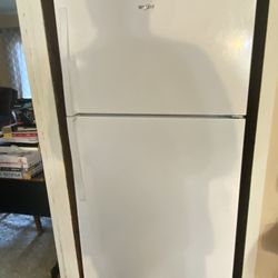 Whirlpool 20 cu ft Top Freezer Refrigerator in White