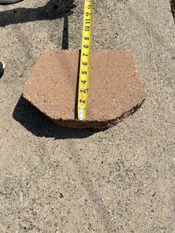 Retaining wall bricks