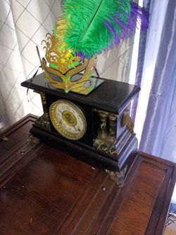 Late 1800 Mantle Clockkey Included