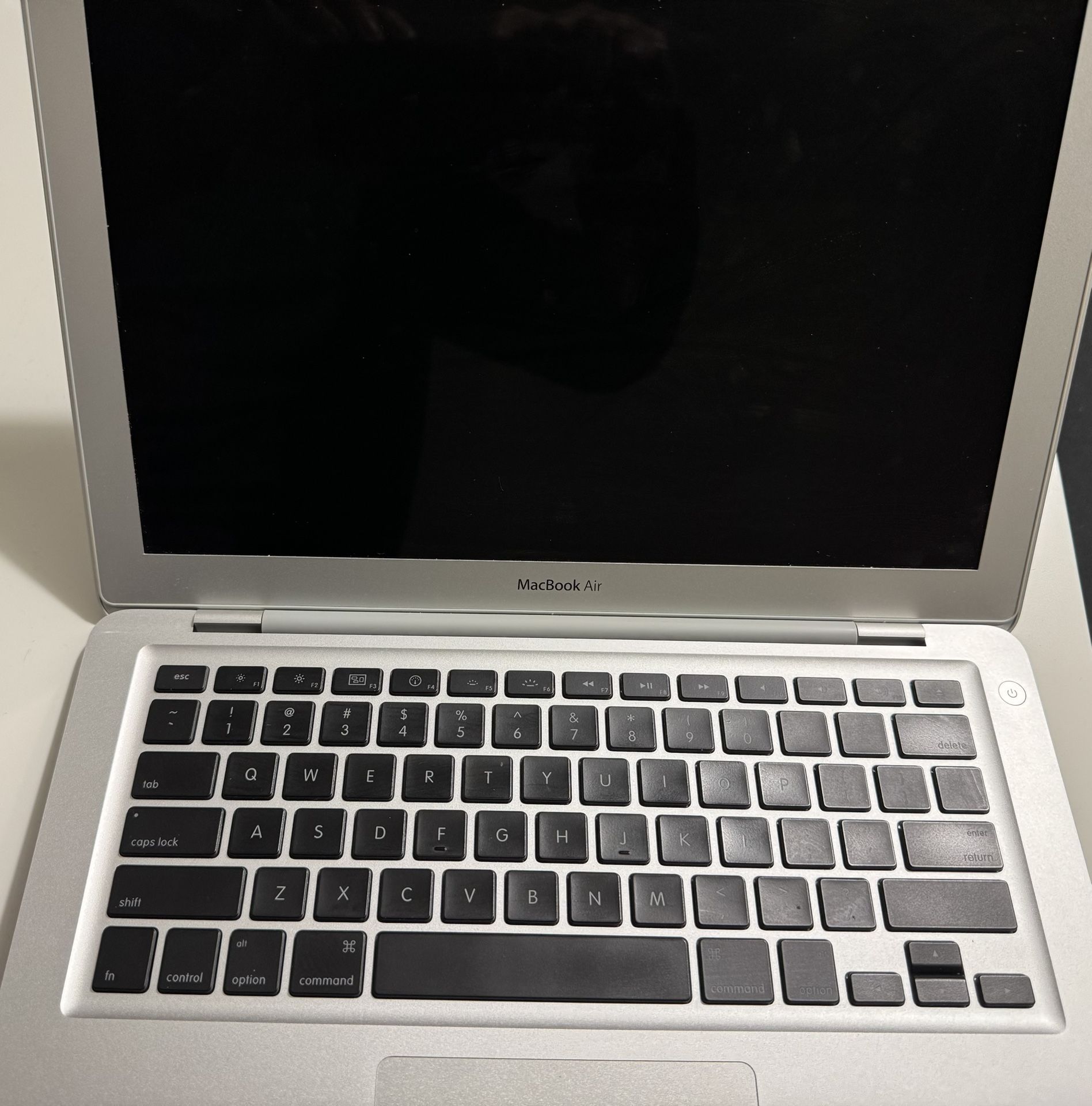 MacBook Air 1st gen Working or Use For Parts