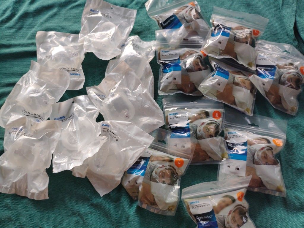 Philips 1133432 Oronasal Pad for DreamWear Full Face Mask - Size L
Lot of 17