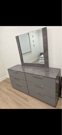 Four piece king bedroom set