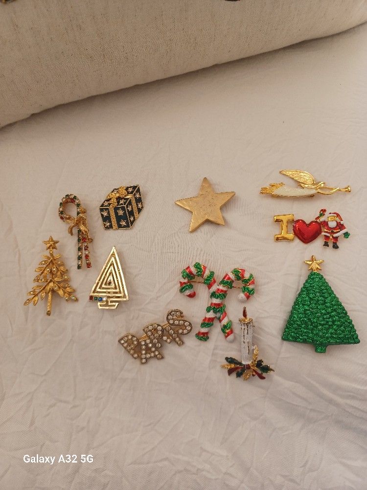 VTG.CHRISTMAS IN PARIS - PINS SET