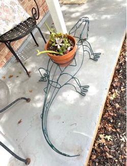 Large Garden Plant Holder W/ 9" Center Planter Ring