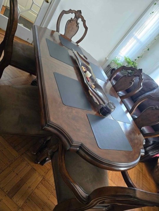 Dining Room Table 