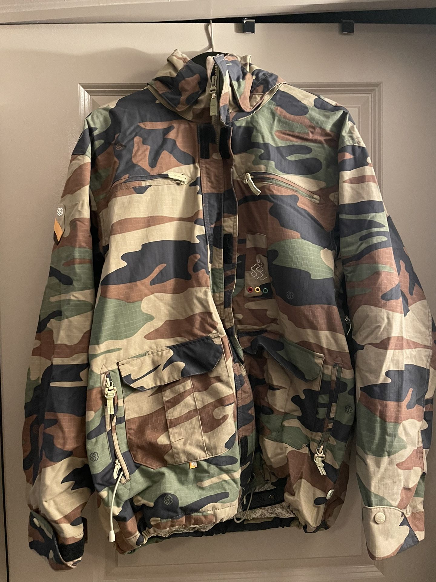 Special Blend Camo Snowboarding Jacket Size Small