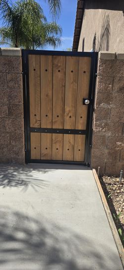 Side Gate 
