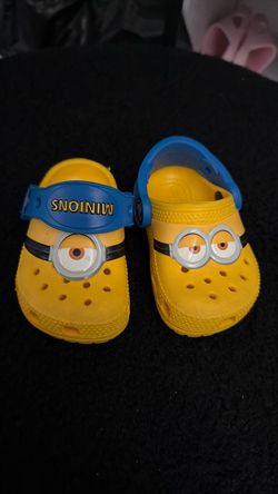 Crocs minions size 4C