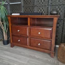 4-Drawer Solid Wood Dresser